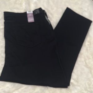 NEW Women’s black Levi’s shaping straight leg jeans 28 short